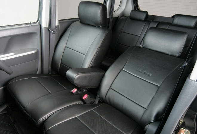 車のシートカバーとフロアマットならClazzio(クラッツィオ